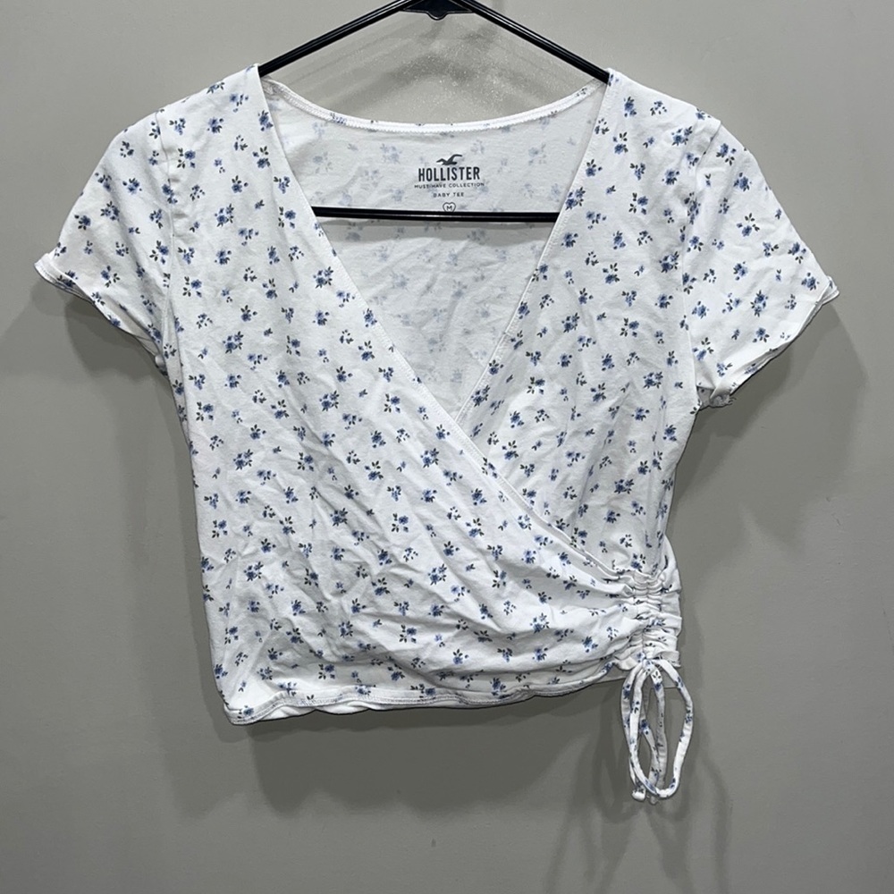 Hollister baby tee  size medium